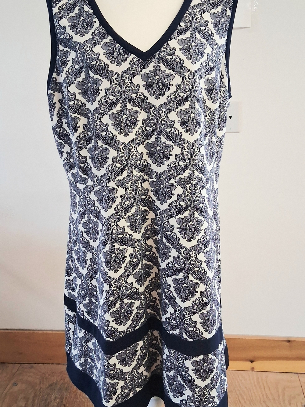 Peach Velvet New York Womens Dress Size 16 Sleeveless Navy White Damask Print
